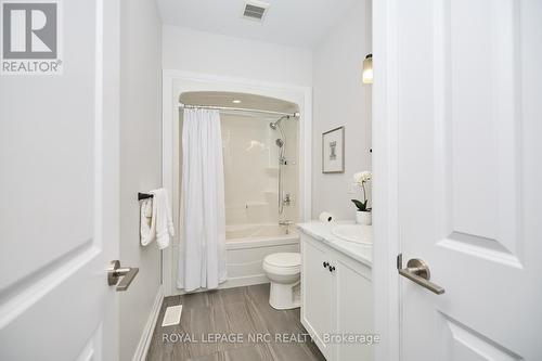 1001 Pelham Road, St. Catharines (462 - Rykert/Vansickle), ON - Indoor Photo Showing Bathroom