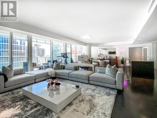 2702 1011 W Cordova Street, Vancouver, BC - Indoor Photo Showing Living Room