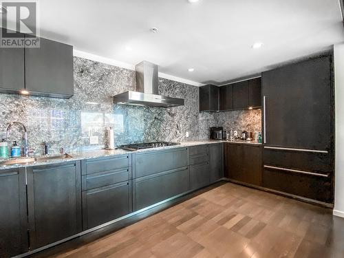 2702 1011 W Cordova Street, Vancouver, BC - Indoor Photo Showing Kitchen With Upgraded Kitchen