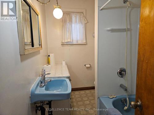 321 St Felix Street, Cornwall, ON - Indoor Photo Showing Bathroom