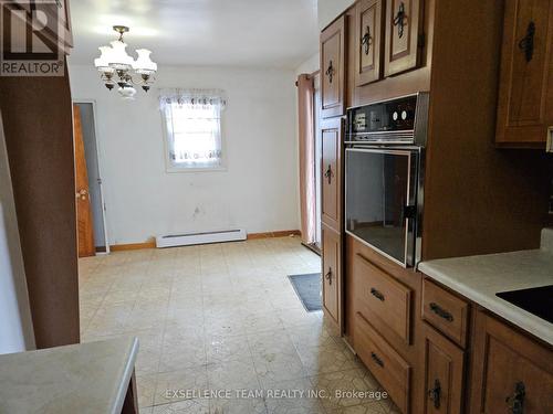 321 St Felix Street, Cornwall, ON - Indoor Photo Showing Kitchen