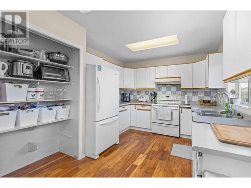 2125 Shamrock Drive, West Kelowna, BC - Indoor Photo Showing Kitchen With Double Sink