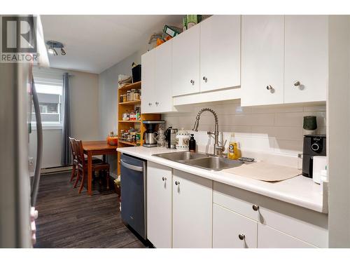 450 All Star Court Unit# 316, Kelowna, BC - Indoor Photo Showing Kitchen With Double Sink