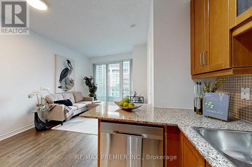 1002 - 60 Byng Avenue W, Toronto, ON - Indoor Photo Showing Kitchen