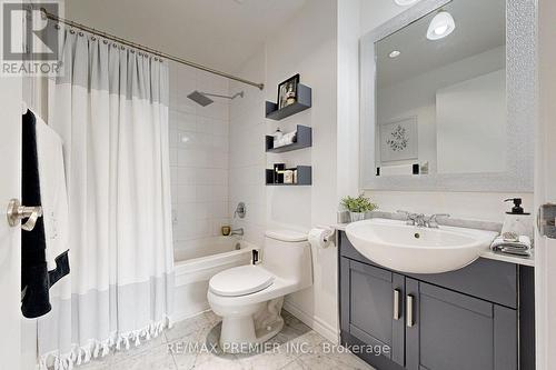 1002 - 60 Byng Avenue W, Toronto, ON - Indoor Photo Showing Bathroom