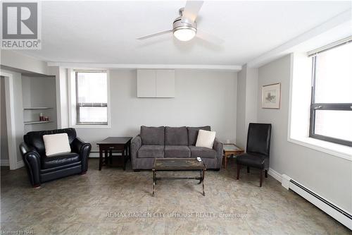 804 - 141 Church Street, St. Catharines (451 - Downtown), ON - Indoor Photo Showing Living Room