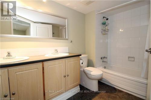 804 - 141 Church Street, St. Catharines (451 - Downtown), ON - Indoor Photo Showing Bathroom