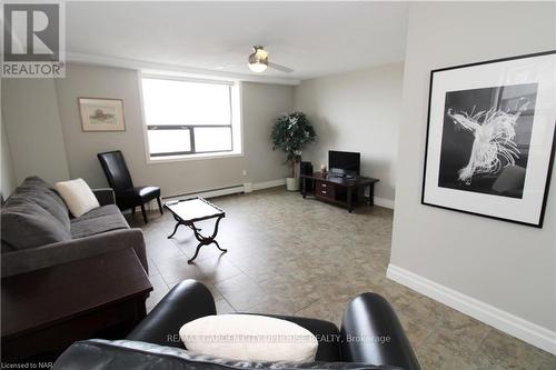 804 - 141 Church Street, St. Catharines (451 - Downtown), ON - Indoor Photo Showing Living Room