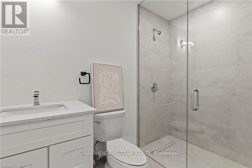 Bachelor - 57 Carlisle Street, St. Catharines (451 - Downtown), ON - Indoor Photo Showing Bathroom