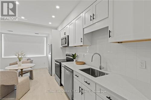 Bachelor - 57 Carlisle Street, St. Catharines (451 - Downtown), ON - Indoor Photo Showing Kitchen With Upgraded Kitchen