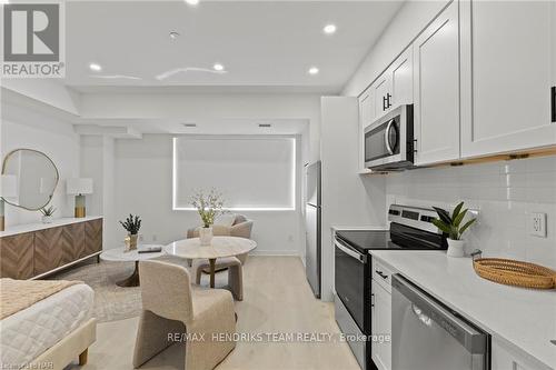 Bachelor - 57 Carlisle Street, St. Catharines (451 - Downtown), ON - Indoor Photo Showing Kitchen With Stainless Steel Kitchen