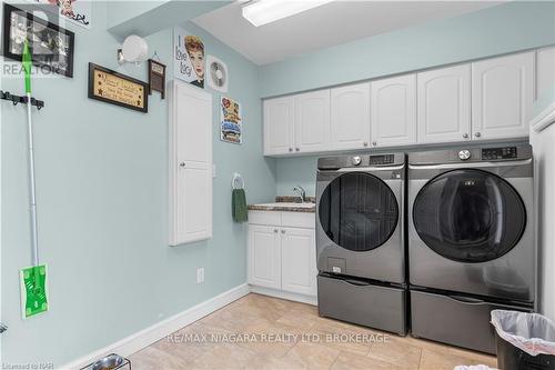 851 Carl Road, Welland (765 - Cooks Mills), ON - Indoor Photo Showing Laundry Room