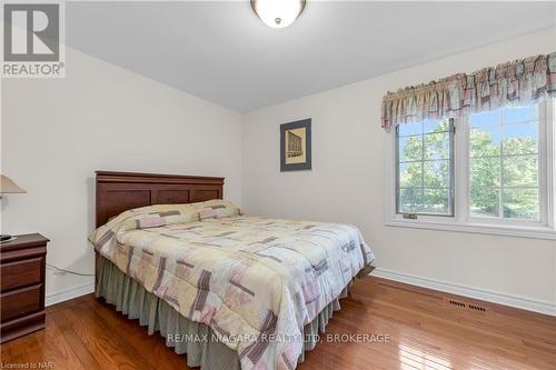 851 Carl Road, Welland (765 - Cooks Mills), ON - Indoor Photo Showing Bedroom