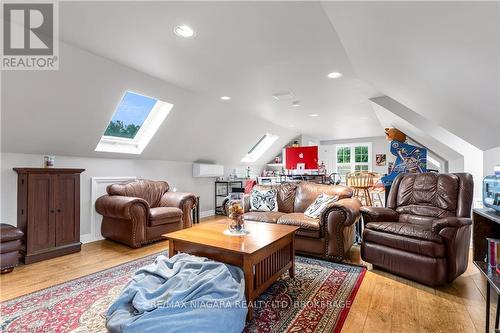 851 Carl Road, Welland (765 - Cooks Mills), ON - Indoor Photo Showing Living Room