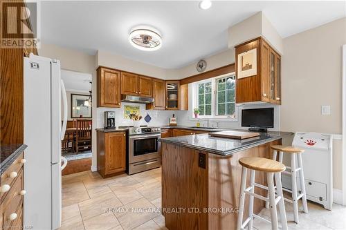 851 Carl Road, Welland (765 - Cooks Mills), ON - Indoor Photo Showing Kitchen