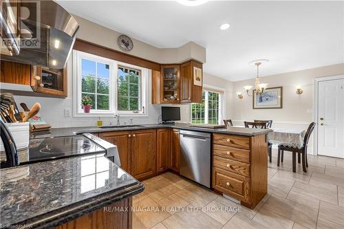 851 Carl Road, Welland (765 - Cooks Mills), ON - Indoor Photo Showing Kitchen