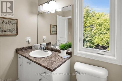 13 Hilts Court, St. Catharines (456 - Oakdale), ON - Indoor Photo Showing Bathroom