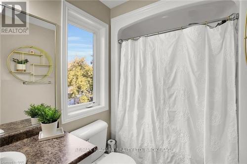 13 Hilts Court, St. Catharines (456 - Oakdale), ON - Indoor Photo Showing Bathroom