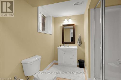 13 Hilts Court, St. Catharines (456 - Oakdale), ON - Indoor Photo Showing Bathroom