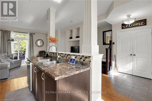 13 Hilts Court, St. Catharines (456 - Oakdale), ON - Indoor Photo Showing Kitchen With Double Sink