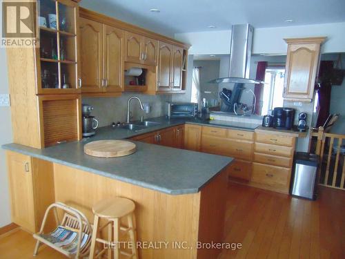 20467 Conc 5 Road E, South Glengarry, ON - Indoor Photo Showing Kitchen With Double Sink