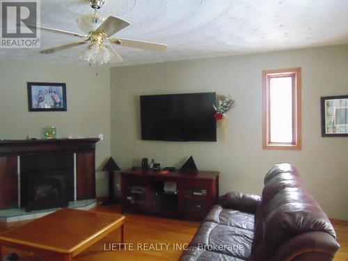 20467 Conc 5 Road E, South Glengarry, ON - Indoor Photo Showing Living Room