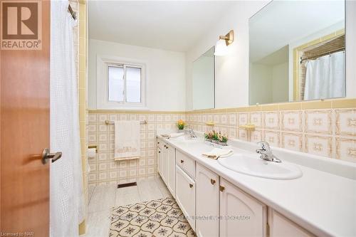 27 Quinn Avenue, Hamilton (Quinndale), ON - Indoor Photo Showing Bathroom