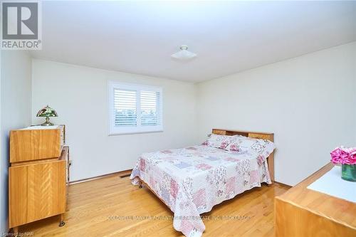 27 Quinn Avenue, Hamilton (Quinndale), ON - Indoor Photo Showing Bedroom