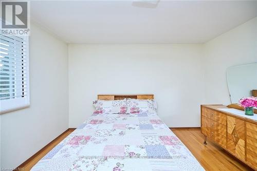 27 Quinn Avenue, Hamilton (Quinndale), ON - Indoor Photo Showing Bedroom