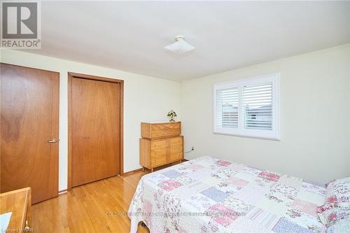 27 Quinn Avenue, Hamilton (Quinndale), ON - Indoor Photo Showing Bedroom