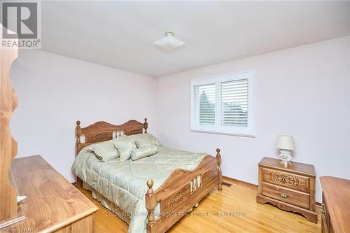 27 Quinn Avenue, Hamilton (Quinndale), ON - Indoor Photo Showing Bedroom