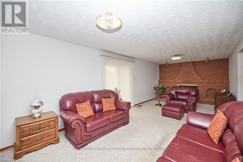 27 Quinn Avenue, Hamilton (Quinndale), ON - Indoor Photo Showing Living Room