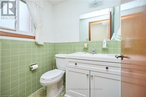 27 Quinn Avenue, Hamilton (Quinndale), ON - Indoor Photo Showing Bathroom