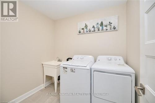 3823 Simpson Lane, Fort Erie (327 - Black Creek), ON - Indoor Photo Showing Laundry Room