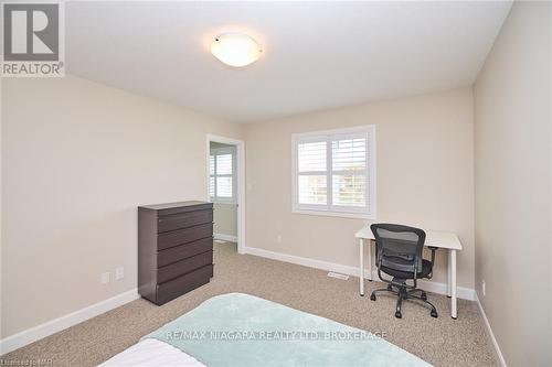 3823 Simpson Lane, Fort Erie (327 - Black Creek), ON - Indoor Photo Showing Bedroom