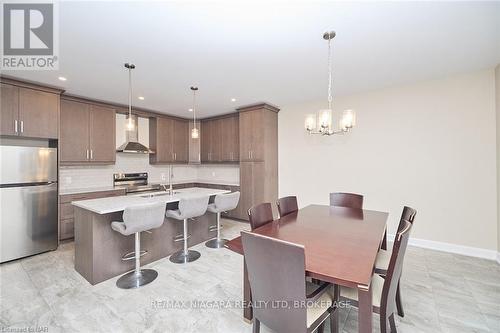 3823 Simpson Lane, Fort Erie (327 - Black Creek), ON - Indoor Photo Showing Dining Room