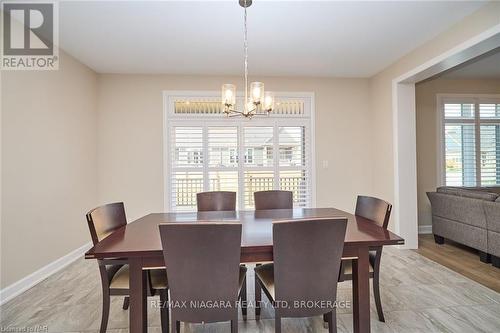 3823 Simpson Lane, Fort Erie (327 - Black Creek), ON - Indoor Photo Showing Dining Room