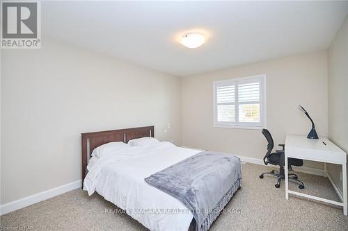 3823 Simpson Lane, Fort Erie (327 - Black Creek), ON - Indoor Photo Showing Bedroom