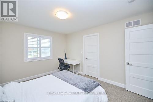 3823 Simpson Lane, Fort Erie (327 - Black Creek), ON - Indoor Photo Showing Bedroom