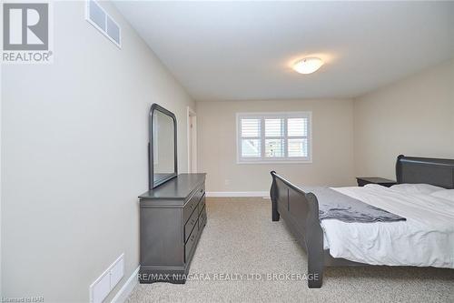 3823 Simpson Lane, Fort Erie (327 - Black Creek), ON - Indoor Photo Showing Bedroom