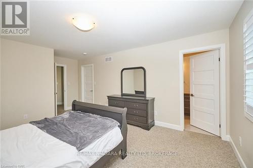 3823 Simpson Lane, Fort Erie (327 - Black Creek), ON - Indoor Photo Showing Bedroom