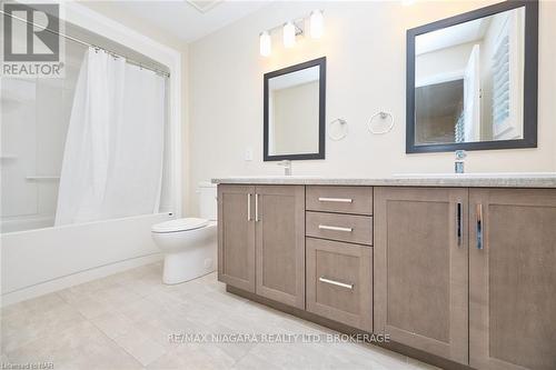 3823 Simpson Lane, Fort Erie (327 - Black Creek), ON - Indoor Photo Showing Bathroom