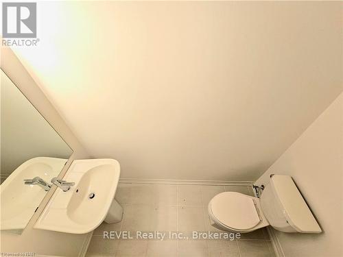 40 Sidney Rose, St. Catharines (461 - Glendale/Glenridge), ON - Indoor Photo Showing Bathroom