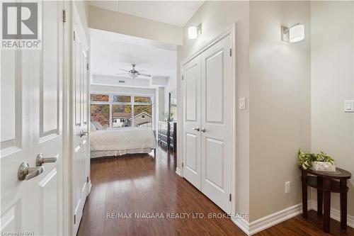 221 - 4644 Pettit Avenue Avenue, Niagara Falls (212 - Morrison), ON - Indoor Photo Showing Bedroom