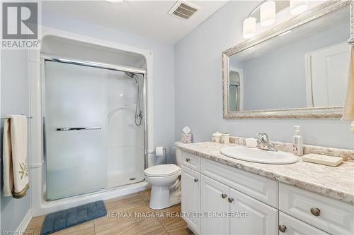 221 - 4644 Pettit Avenue Avenue, Niagara Falls (212 - Morrison), ON - Indoor Photo Showing Bathroom