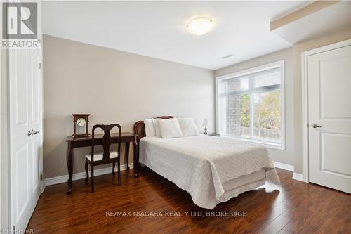 221 - 4644 Pettit Avenue Avenue, Niagara Falls (212 - Morrison), ON - Indoor Photo Showing Bedroom