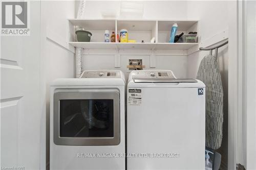 221 - 4644 Pettit Avenue Avenue, Niagara Falls (212 - Morrison), ON - Indoor Photo Showing Laundry Room