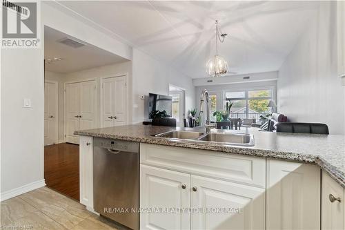 221 - 4644 Pettit Avenue Avenue, Niagara Falls (212 - Morrison), ON - Indoor Photo Showing Kitchen With Double Sink