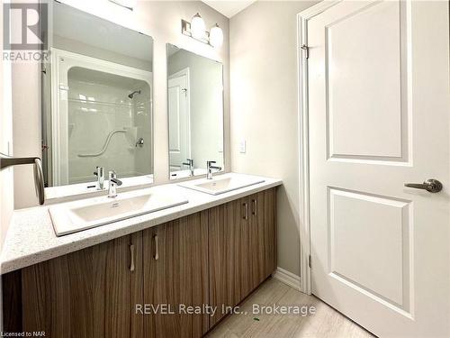 83 Hildred Street, Welland (773 - Lincoln/Crowland), ON - Indoor Photo Showing Bathroom