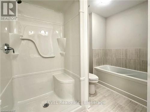 83 Hildred Street, Welland (773 - Lincoln/Crowland), ON - Indoor Photo Showing Bathroom